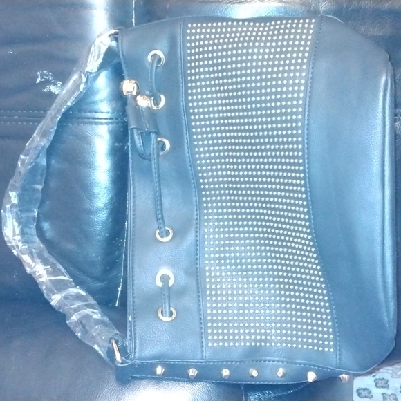 Black leatherette studded cross body purse NEW - Picture 6 of 12